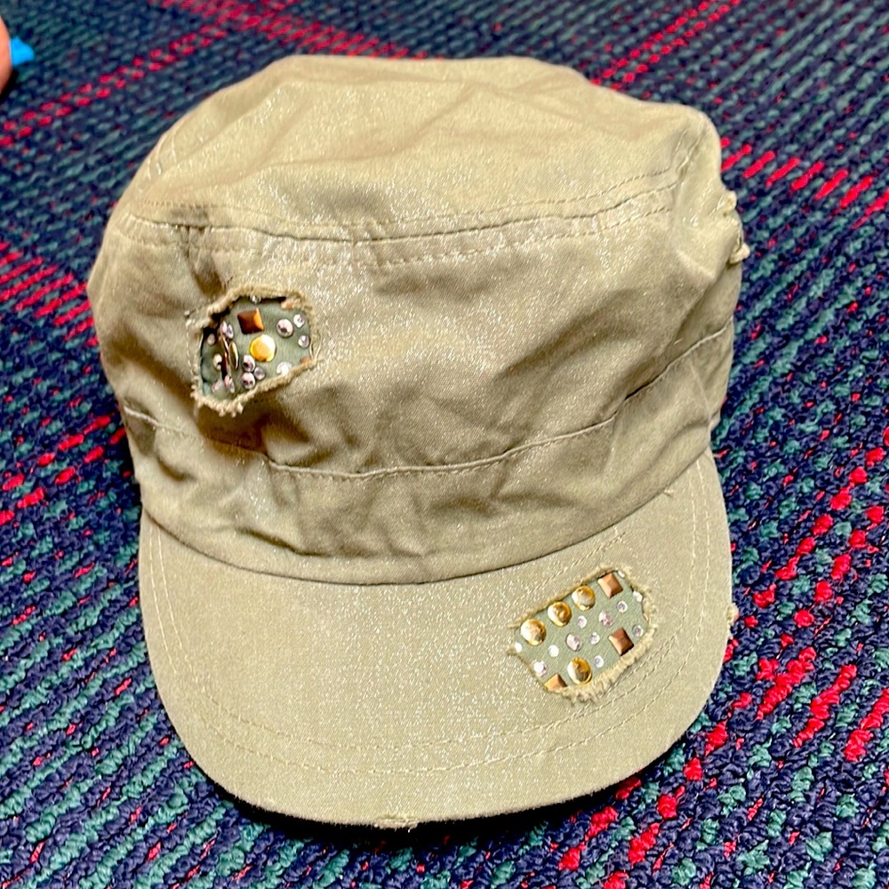Justice shimmer olive hat with gild & silver metal details